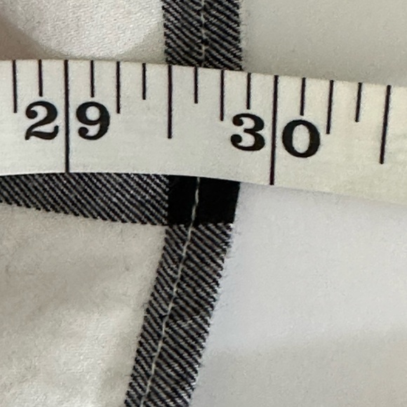 Isabel sz XS maternity top in white and black plaid incudes tie belt - Picture 6 of 13